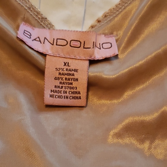 Lined v neck top Bandolino-- color is beige, creme not orange like photo - Picture 3 of 3
